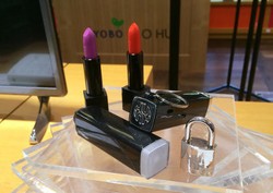 Lipstik Korea Ini Bisa Ungkapkan Cinta ke Pasangan