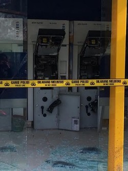 Gagal, Upaya 5 Maling Tarik Mesin ATM dengan Mobil di Pondok Cabe