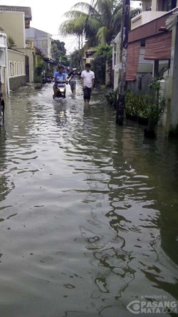 Banjir di Perempatan Matraman Ikut Menggenangi Permukiman Warga