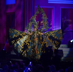 Selamat! Indonesia Menang Kostum Nasional Terbaik Miss Universe
