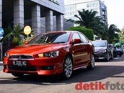 Kerja sama Nissan-Mitsubishi Hadirkan Sedan Medium Terhenti