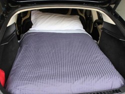 Aduh, Mobil Listrik Tesla Ini Dijadikan Hotel