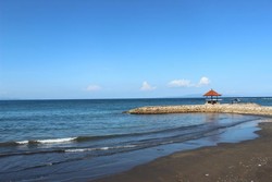 Pantai Sanur, Pasir Hitam & Laut Birunya yang Cantik