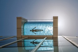 Wow! Dubai Punya Kolam Renang Melayang