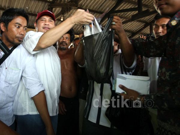 Marwan Jafar Kunjungi Kampung Nelayan
