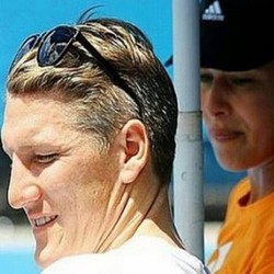 Ivanovic Kedapatan Sedang Gandeng Tangan Schweinsteiger di Munich