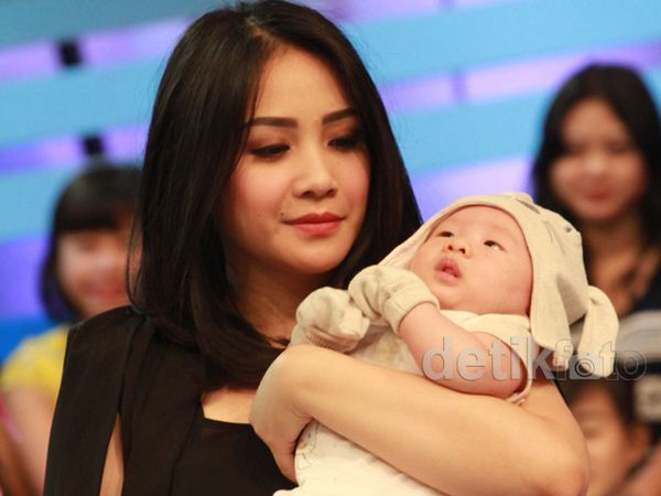 Nagita Slavina Berbadan Dua