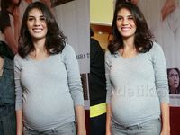 Hot Mom Nadila Ernesta Hamil 6 Bulan