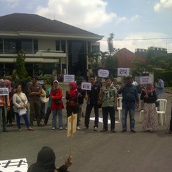 Dosen hingga Aktivis di Malang Demo Protes Sebutan Rakyat Nggak Jelas