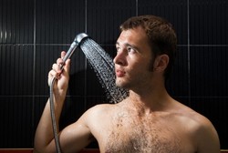 Asyik! Usaha Menurunkan Berat Badan Bisa Dimulai dari Kamar Mandi