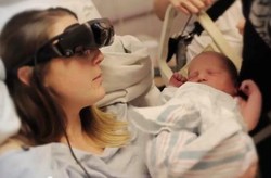 Reaksi Wanita Tuna Netra Saat Akhirnya Bisa Melihat Bayi Pasca Melahirkan