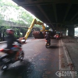 Ada Alat Berat Mogok di Jl Lodan Raya Ancol, Lalu lintas Macet