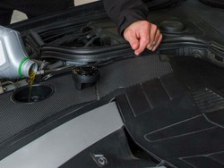 Beda Umur Mobil, Beda Kekentalan Oli