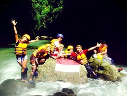 Serunya Body Rafting di Derasnya Arus Green Canyon