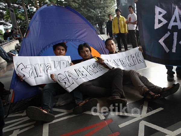 BEM UI Dirikan Tenda Dukung KPK