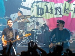 Mungkinkah Blink 182 Kembali Bersatu?