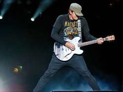 Tom Delonge Cabut dari Blink 182?