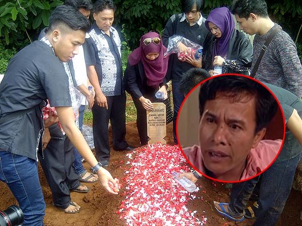 Suasana Duka di Pemakaman Zainal Abidin Domba