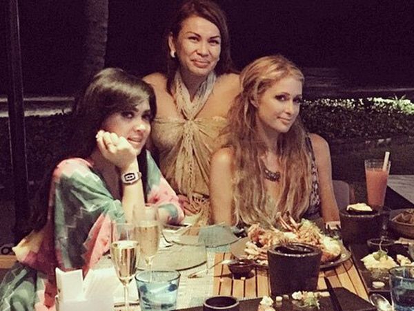 Hedon! Ini Foto-foto Syahrini Makan Malam Bareng Paris Hilton di Bali