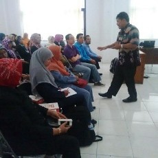 BNNK Surabaya Bimbing Guru BK SMP se Surabaya Lewat Workshop