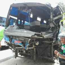 Laka Beruntun di Baureno, Sopir Tewas, 13 Penumpang Luka