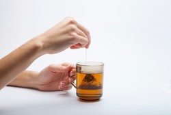 Daun dan Bunga Ini Bisa Bikin Secangkir Teh Lebih Menyehatkan