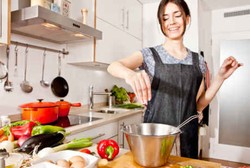 5 Kebiasaan Buruk Saat Memasak yang Bisa Bikin Gemuk