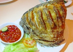 RM Sari Sunda: Sedap Mantap Gurame Goreng Bumbu Cobek dan Pencok Leunca yang Gurih Pedas