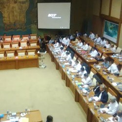 Bahas Target Produksi Minyak 2015, Rapat Menteri ESDM di DPR Hujan Interupsi