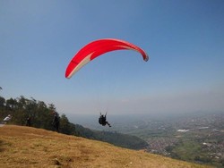 Begini Serunya Terbang di Atas Kota Batu