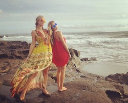 Ketika Paris Hilton Berpose Seksi di Echo Beach, Bali