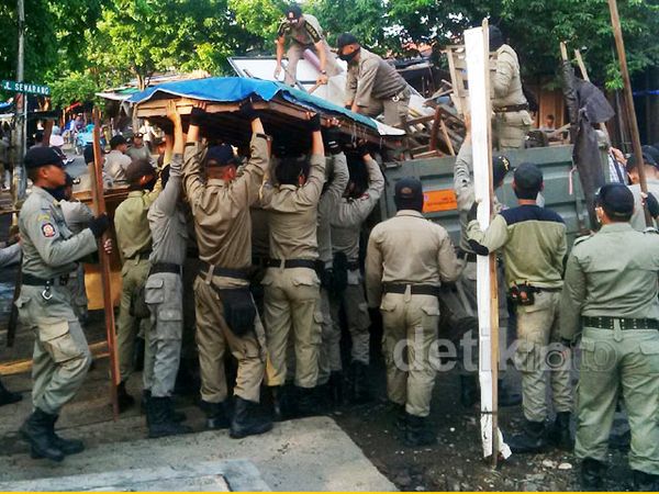 PKL di Sepanjang Jalan Semarang Ditertibkan