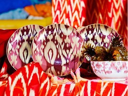 Foto: Hermes Hadirkan Peralatan Makan Bermotif Ikat Indonesia