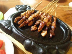 Sedap Nikmat Santap Siang dengan Sate Kambing Khas Tegal