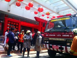 Ada Toko Terbakar di Mal BIP, Pramuniaga dan Pengunjung Histeris Ketakutan