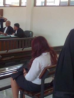 Rinada dan Mantan Suaminya Jadi Saksi Sidang Foto Mesum PNS