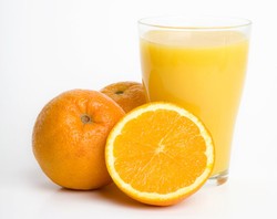 Jus Jeruk Lebih Bernutrisi Dibandingkan Buah Jeruk Segar?