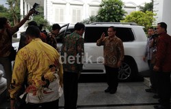 Prabowo Datangi Pertemuan Presidium KMP di Bakrie Tower