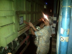 Cek Muatan Truk di Jembatan Timbang, Ganjar: Remuk iki Dalane