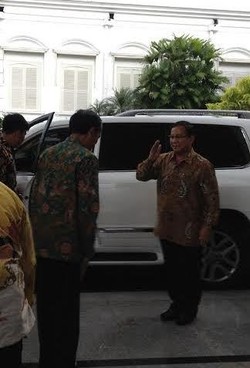 Hormat Prabowo untuk Presiden Jokowi Saat Tinggalkan Istana Bogor