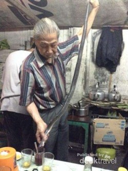 Minum Darah Kobra di Tangerang, Berani?