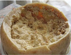 Ewwh! Keju Khas Italia Ini Difermentasi dengan Larva Lalat