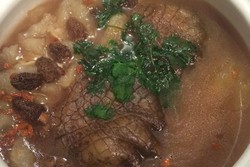 Kuliner Ekstrem dari Singapura: Kaki Buaya