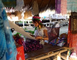 Lupakan Bangkok, Saatnya Bertamu ke Suku Leher Panjang di Thailand