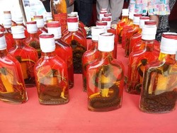 Minuman Ekstrem dari Laos: Whiskey Kobra