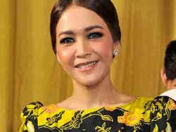 Dekat dengan Pria, Maia Estianty Hanya Curhat ke Anak-anak