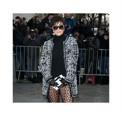 Kris Jenner Pakai Celana Transparan Saat Hadir di Show Chanel