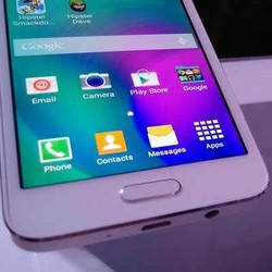 Samsung Tak Gentar Dikeroyok Ponsel Murah