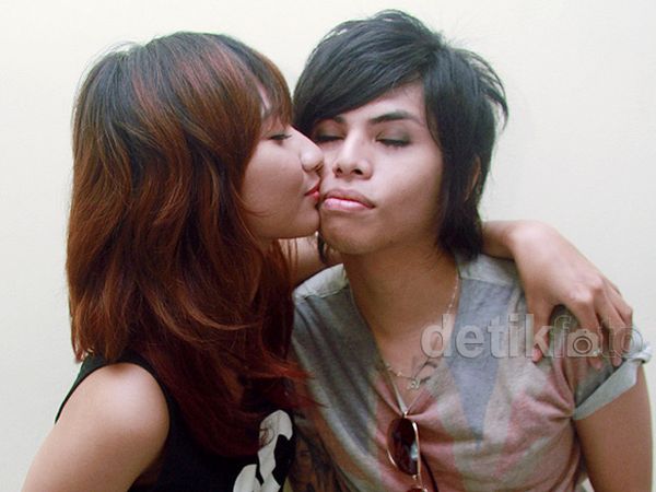 Muah! Putra Ovy '/rif' Dicium Melody
