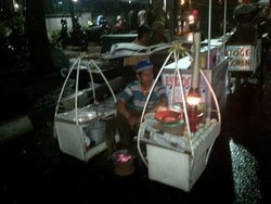 Rencana Ahok: Beli Makanan Kaki Lima Pakai Uang Elektronik
